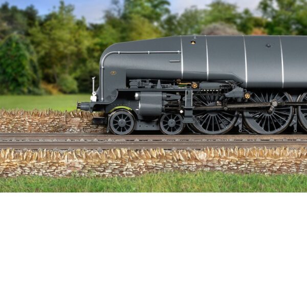 Hornby R30352SS LNER, W1 Class, 4-6-4, 10000 'Hush Hush' With Steam Generator - Era 3 - Image 7